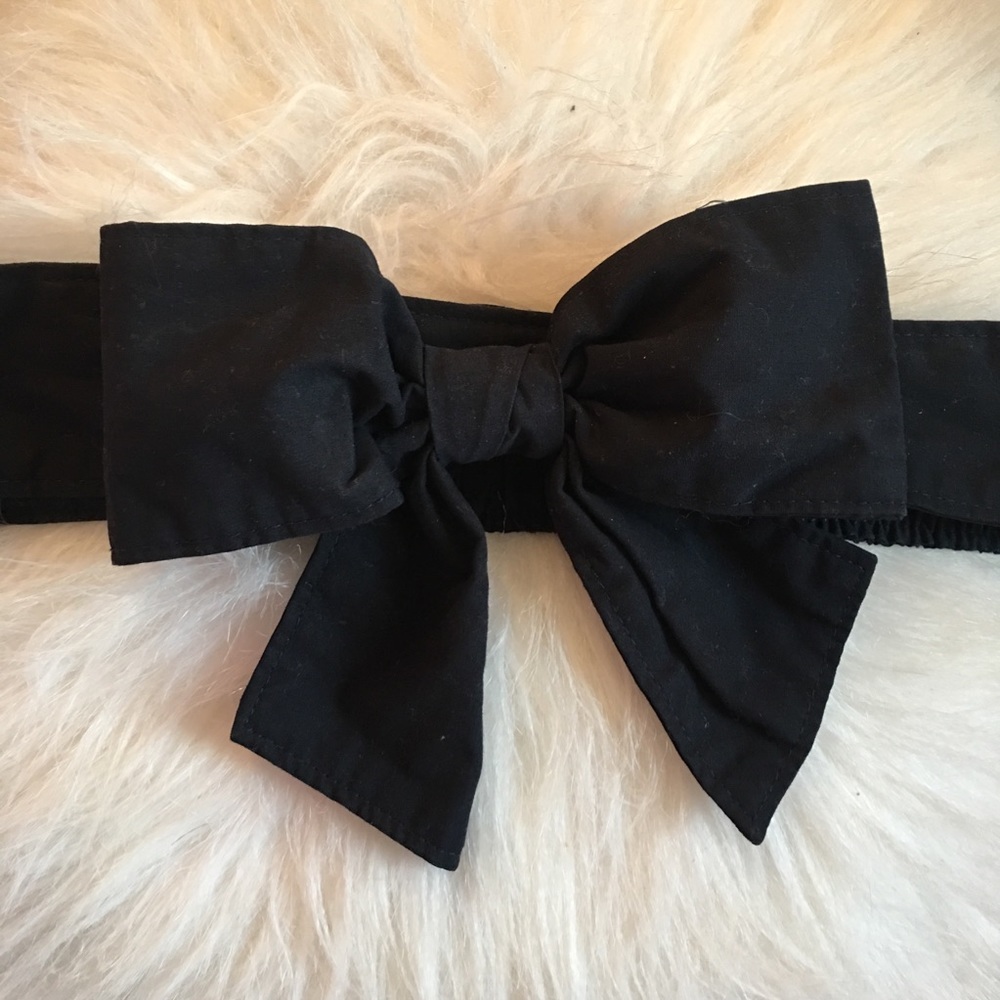 Abercrmobie and Fitch bow belt